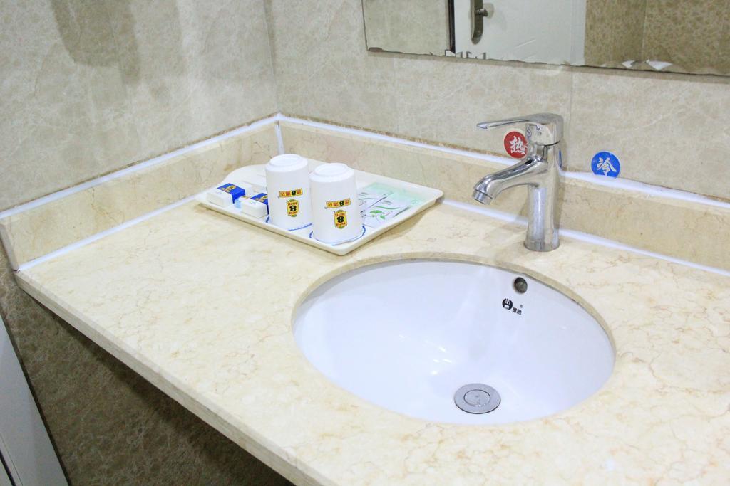 Super 8 Hotel Chengdu Airport Branch エクステリア 写真