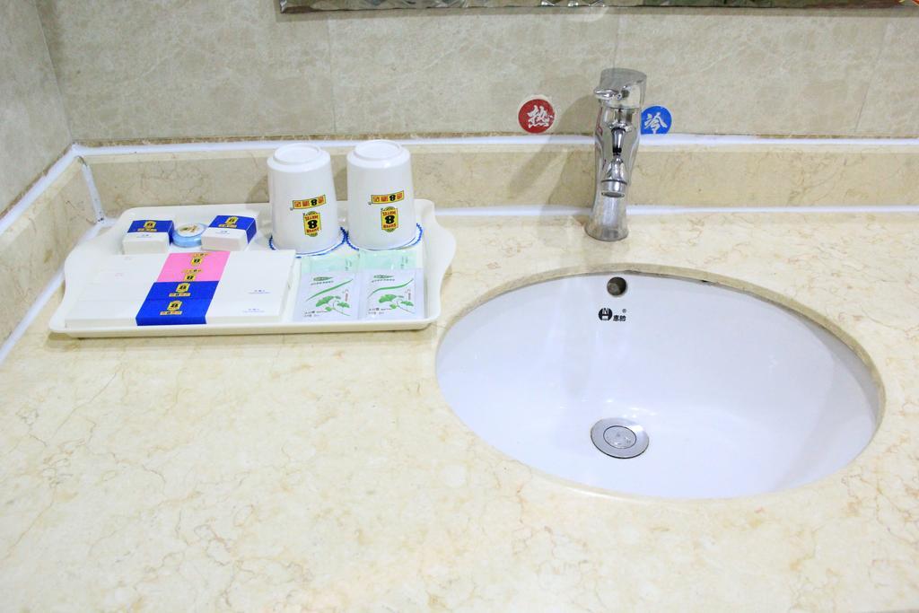 Super 8 Hotel Chengdu Airport Branch エクステリア 写真